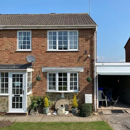 The Marlene - Lovely 3-Bed Home - Free Wifi & Parking - Short Or Long Stays Burton-upon-Trent Exterior photo