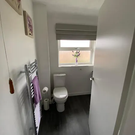 The Marlene - Lovely 3-Bed Home - Free Wifi & Parking - Short Or Long Stays Burton-upon-Trent Exterior photo