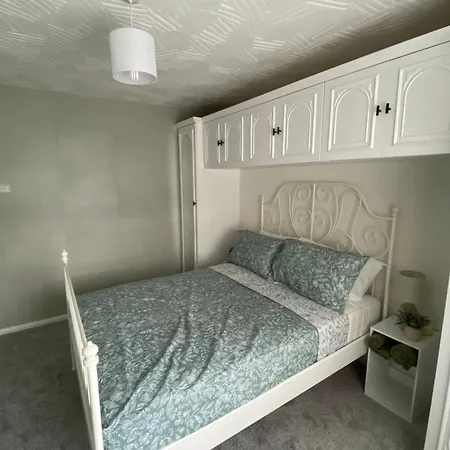 The Marlene - Lovely 3-Bed Home - Free Wifi & Parking - Short Or Long Stays Burton-upon-Trent Exterior photo