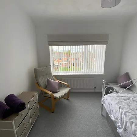 The Marlene - Lovely 3-Bed Home - Free Wifi & Parking - Short Or Long Stays Burton-upon-Trent Exterior photo