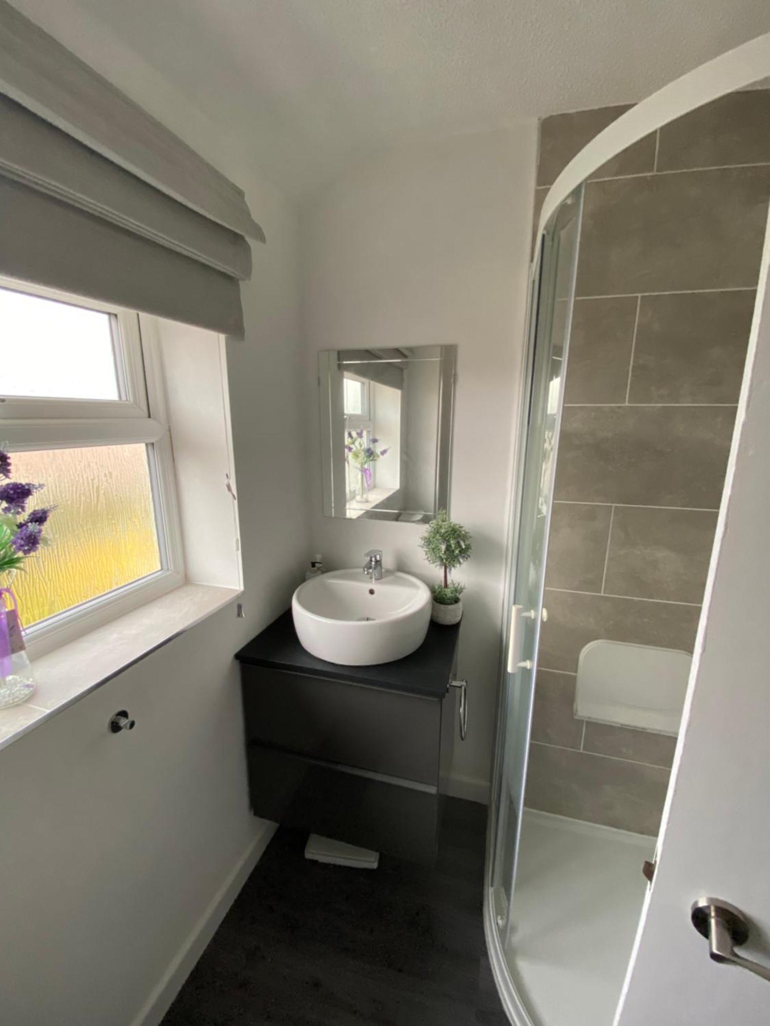 Apartment The Marlene - Lovely 3-bed - Free Wifi & Parking - Short Or Long