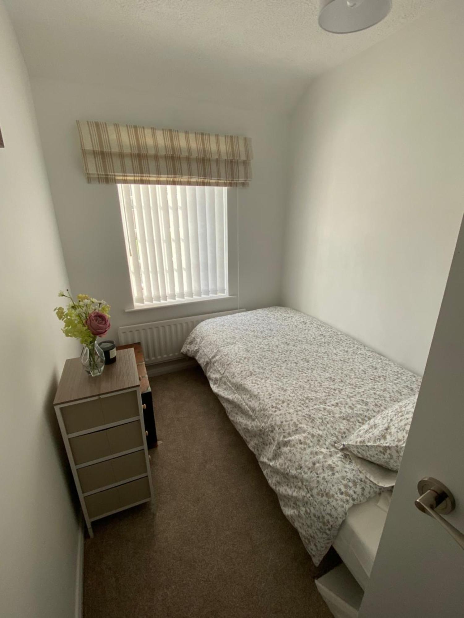 The Marlene - Lovely 3-bed - Free Wifi & Parking - Short Or Long *