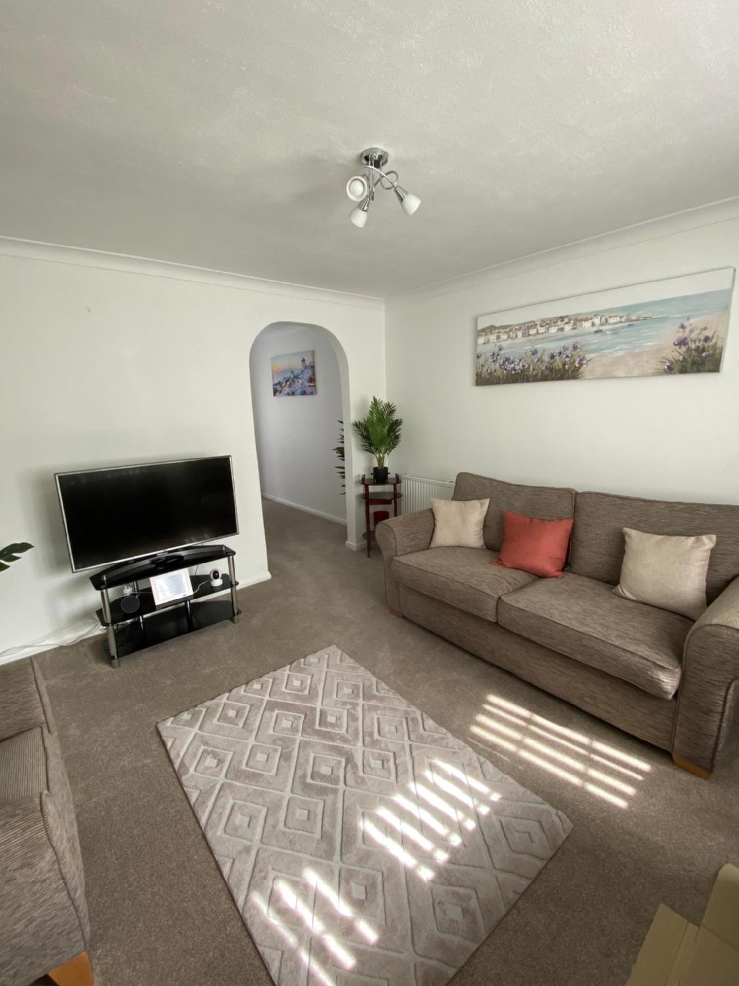 The Marlene - Lovely 3-bed - Free Wifi & Parking - Short Or Long