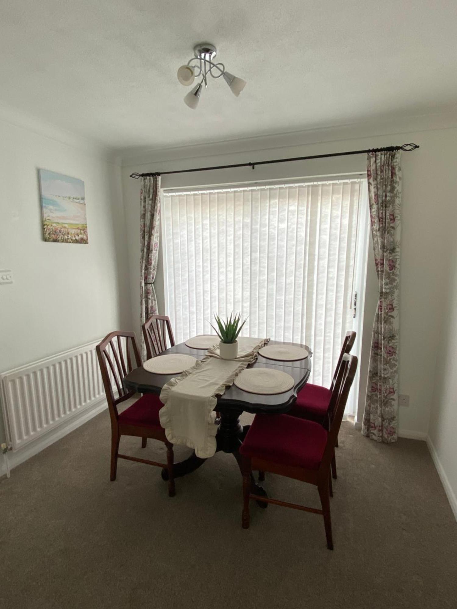 The Marlene - Lovely 3-bed - Free Wifi & Parking - Short Or Long *