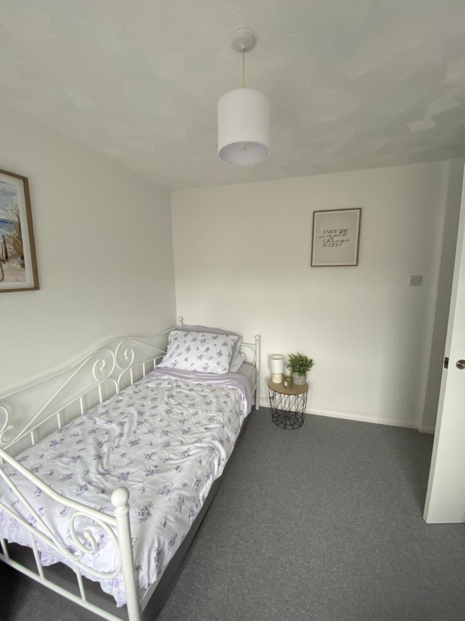 The Marlene - Lovely 3-bed - Free Wifi & Parking - Short Or Long Apartment *