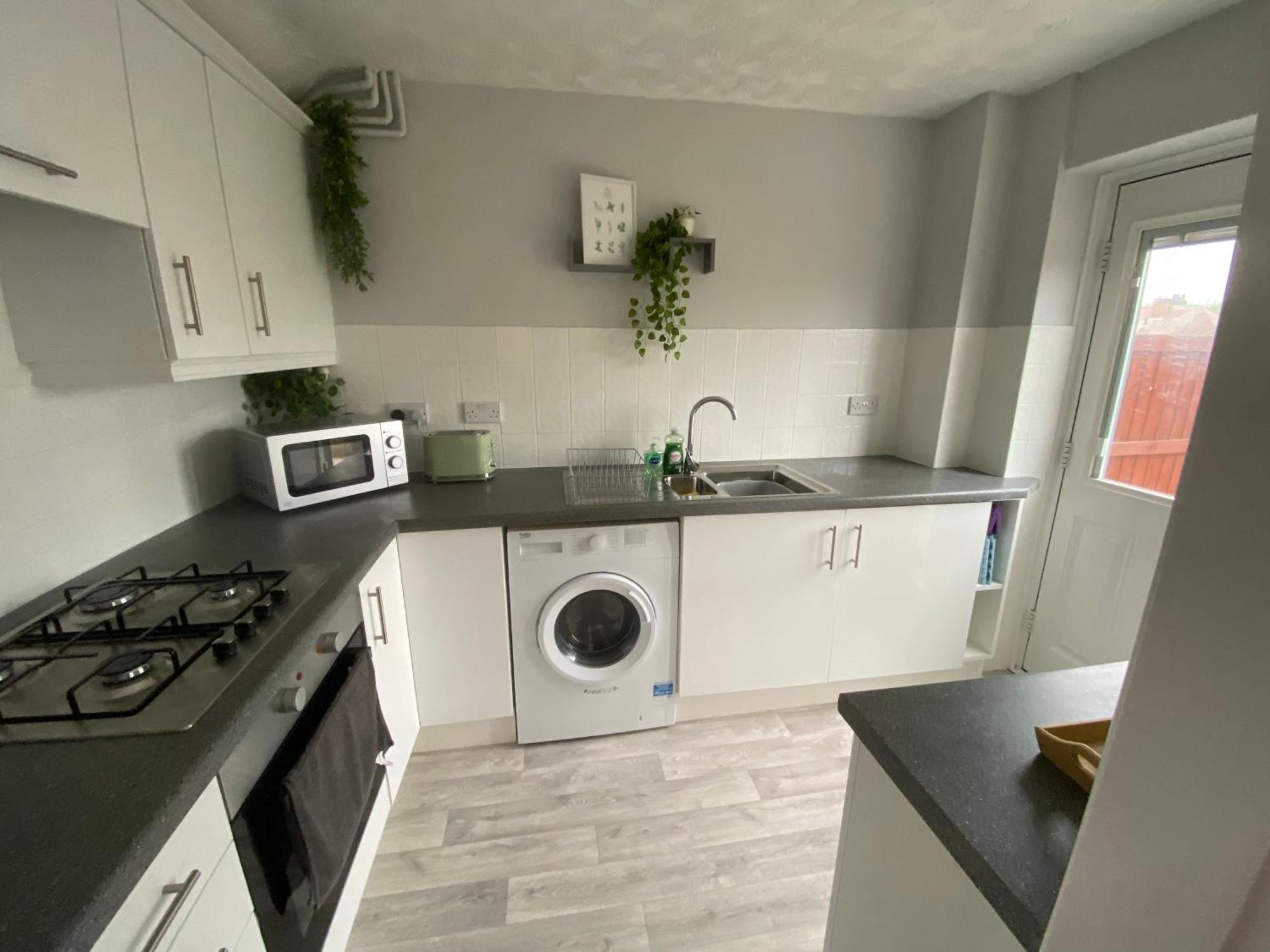 Apartment The Marlene - Lovely 3-bed - Free Wifi & Parking - Short Or Long